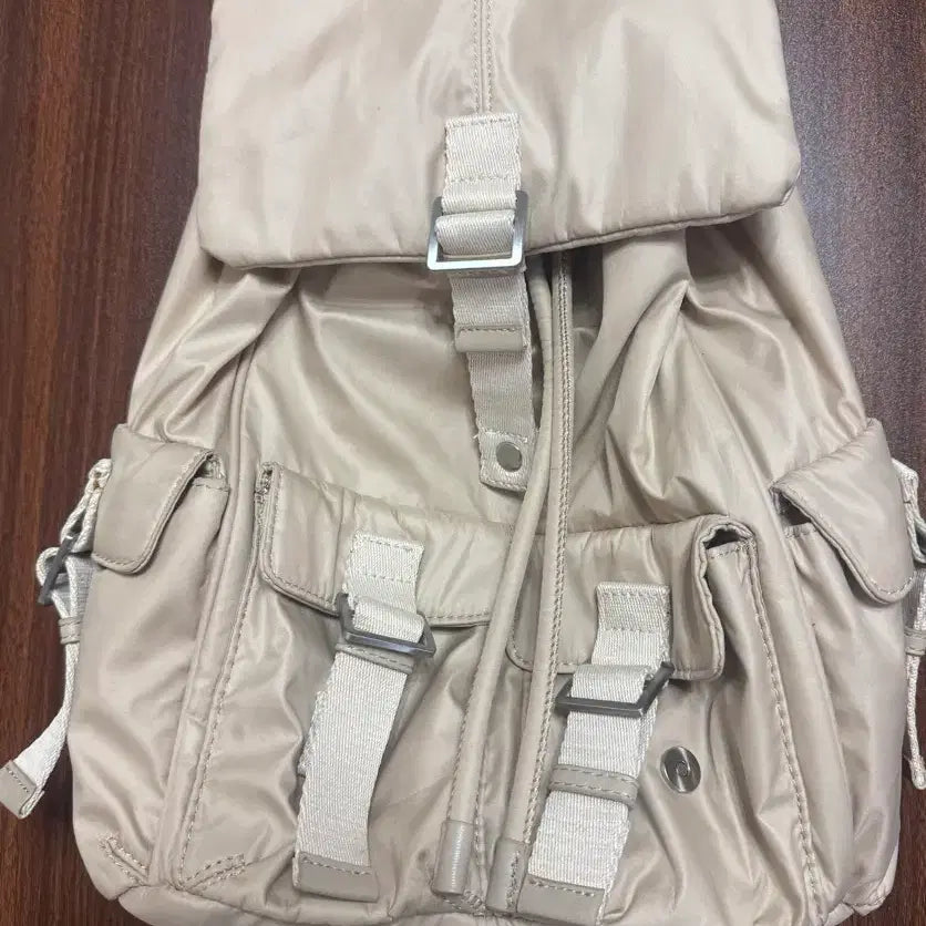 [BUNJANG] Zara Nylon Pocket Buckle Backpack Beige / (가격내림)자라 나일론 포켓 버클 백팩 베이지