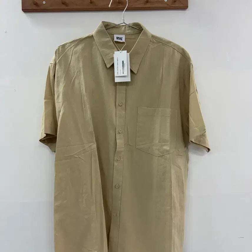 [BUNJANG] Graybullavat Coma Essential Short-Sleeve Shirt Beige / 그레이블러밧 코마 에센셜 반팔셔츠 베이지