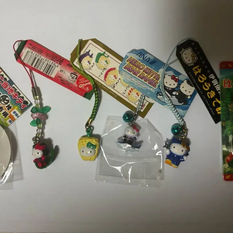 [BUNJANG] Hello Kitty Strap Set (6 Pieces) / 키티스트랩 6개세트 닌자 나뭇잎 피망 비행기 배달원