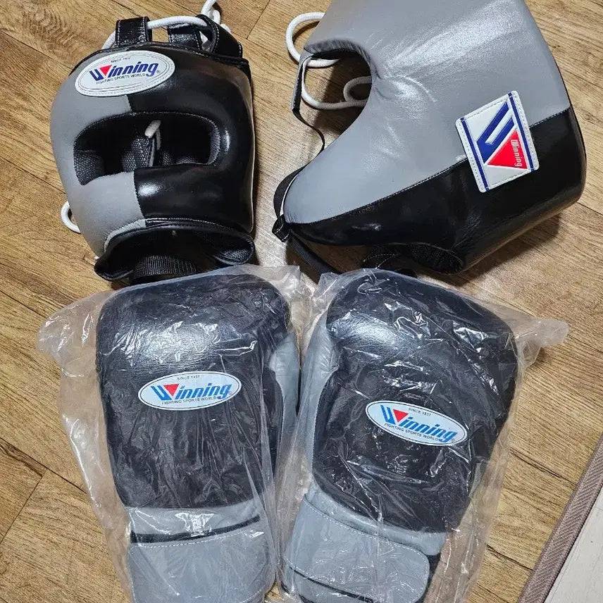 [BUNJANG] Boxing Gloves, Headgear, and Groin Guard Set / 복싱 글러브 팔아요