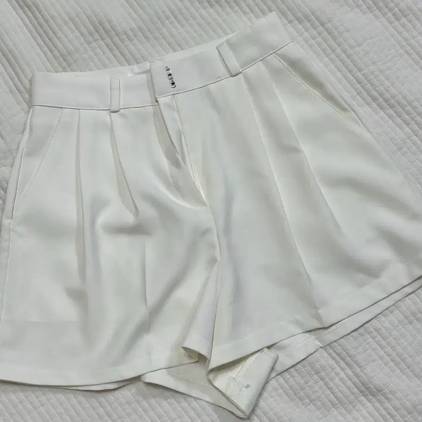 [BUNJANG] Color With Closet Half Slacks Shorts White XS / xs 하프 슬렉스 반바지 화이트 컬러위드클로젯 뼈말라