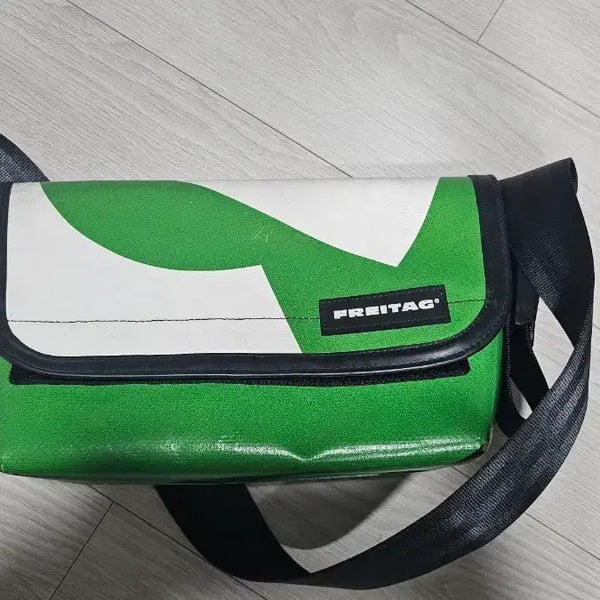 [BUNJANG] Freitag Messenger Bag Green White / 프라이탁 메신저백 그린 화이트