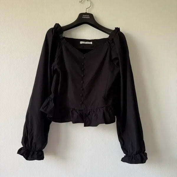 [BUNJANG] Semi Off-Shoulder Frill Blouse / 세미오프숄더프릴블라우스