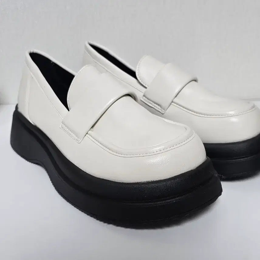 [BUNJANG] White Platform Loafers / 로퍼 흰색 통굽 슈즈 235/245