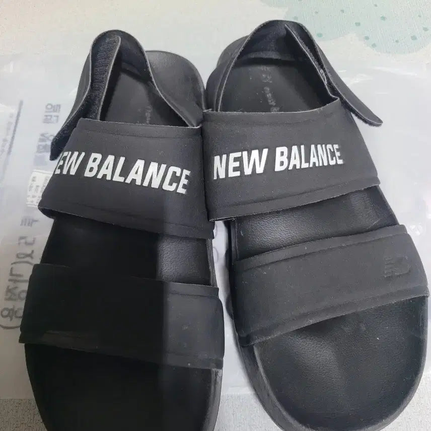 [BUNJANG] New Balance Black Sandals US 9 / 270mm / 뉴발란스에서 나온 블랙 샌들입니다US 9 사이즈로 270mm입니다깔끔