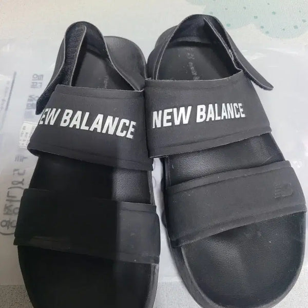 [BUNJANG] New Balance Black Sandals US 9 / 270mm / 뉴발란스에서 나온 블랙 샌들입니다US 9 사이즈로 270mm입니다깔끔