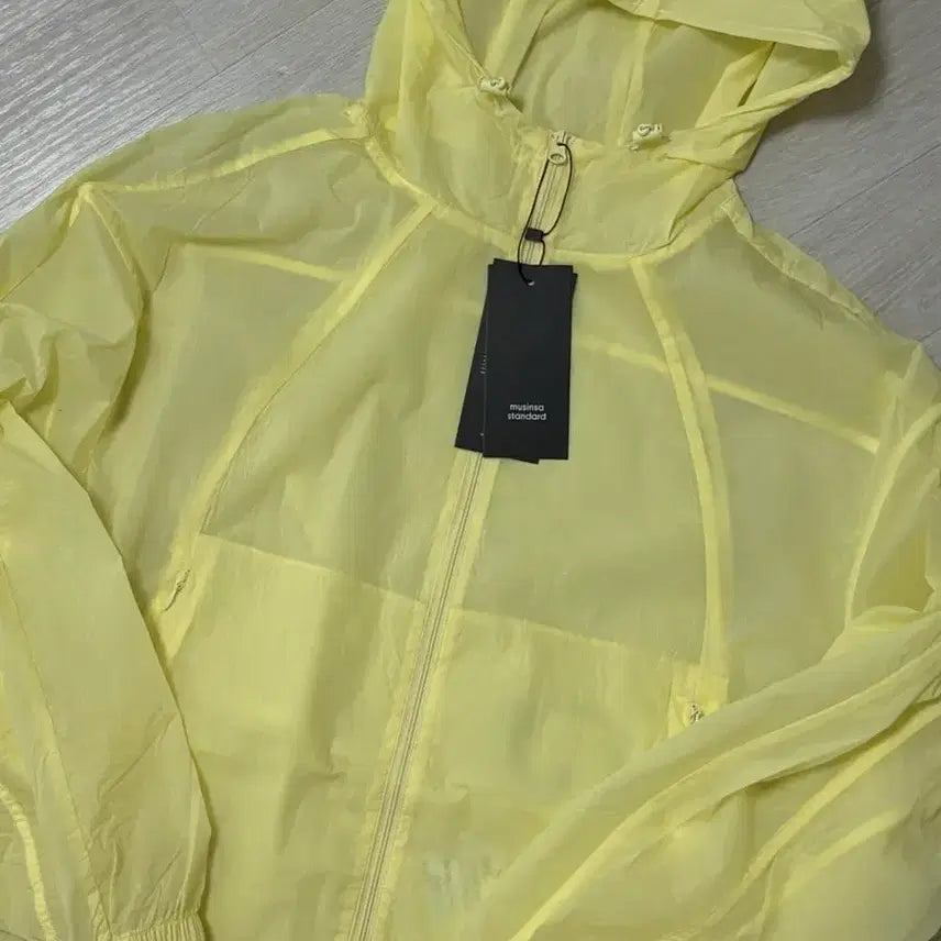 [BUNJANG] Musinsa Standard Women's Sheer Hooded Windbreaker Jacket - Lemon / 무신사 스탠다드 우먼즈 시어 후디드 윈드브레이커 재킷 바람막이 레몬