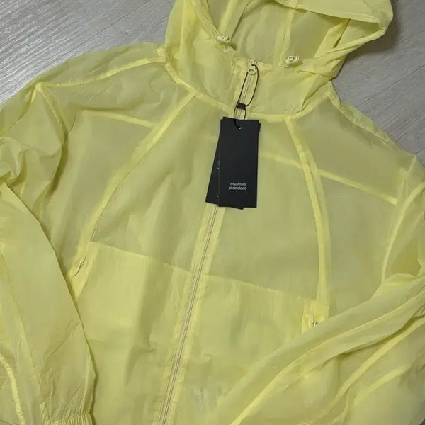 [BUNJANG] Musinsa Standard Women's Sheer Hooded Windbreaker Jacket - Lemon / 무신사 스탠다드 우먼즈 시어 후디드 윈드브레이커 재킷 바람막이 레몬