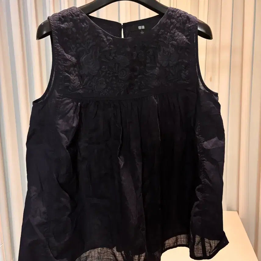 [BUNJANG] Uniqlo Sleeveless Top / 유니클로 민소매