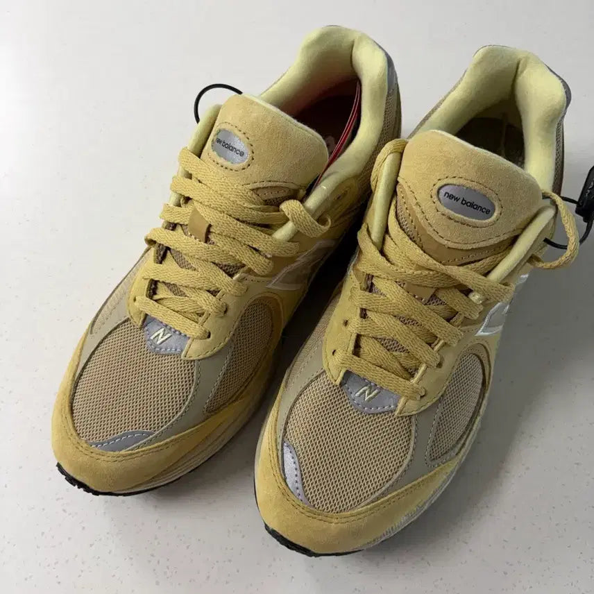 [BUNJANG] New Balance x Auralee 2002R Yellow Beige Sneakers / 뉴발란스 오라리 2002R 옐로우베이지 270