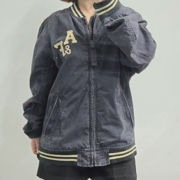 [BUNJANG] Abercrombie & Fitch Bull Point Cotton Bomber Varsity Jacket Charcoal XL / [프립]XL/아베크롬비 불 포인트 코튼 보머/바시티 자켓 차콜