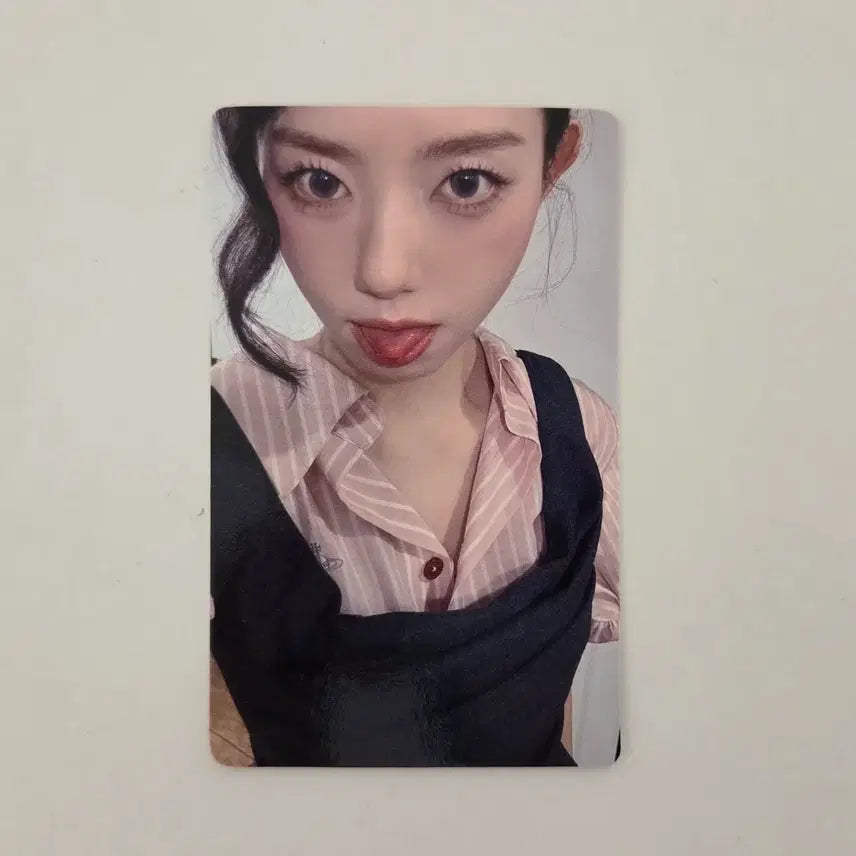[BUNJANG] I.O.I Sohye Jump Up POB Photocard / 아이오아이 I.O.I 소혜 점프업 미공포 포카 포토카드