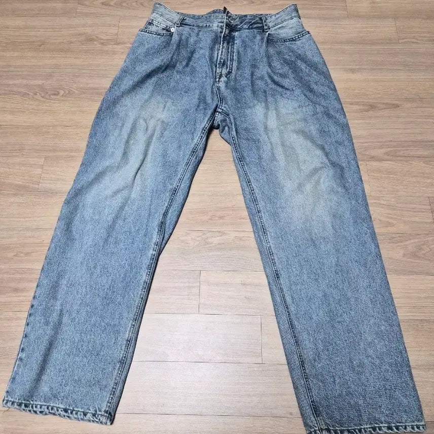 [BUNJANG] Unaffected One-Tuck Wide Light Wash Jeans / Unaffected 어나펙티드 청바지 연청 와이드 팬츠