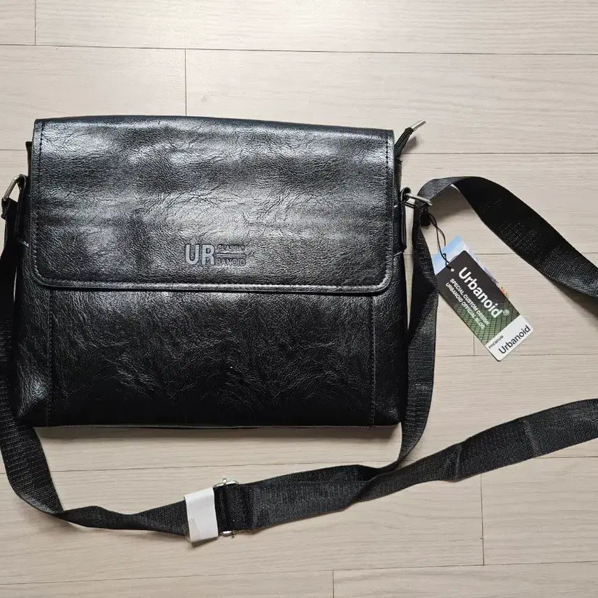 [BUNJANG] Urbanoid Men's Black Leather Messenger Bag / 어반노이드 블랙 남성 가죽 메신저백