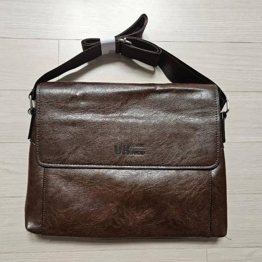 [BUNJANG] Urbanoid Men's Brown Leather Messenger Bag / 어반노이드 갈색 남성 가죽 메신저백