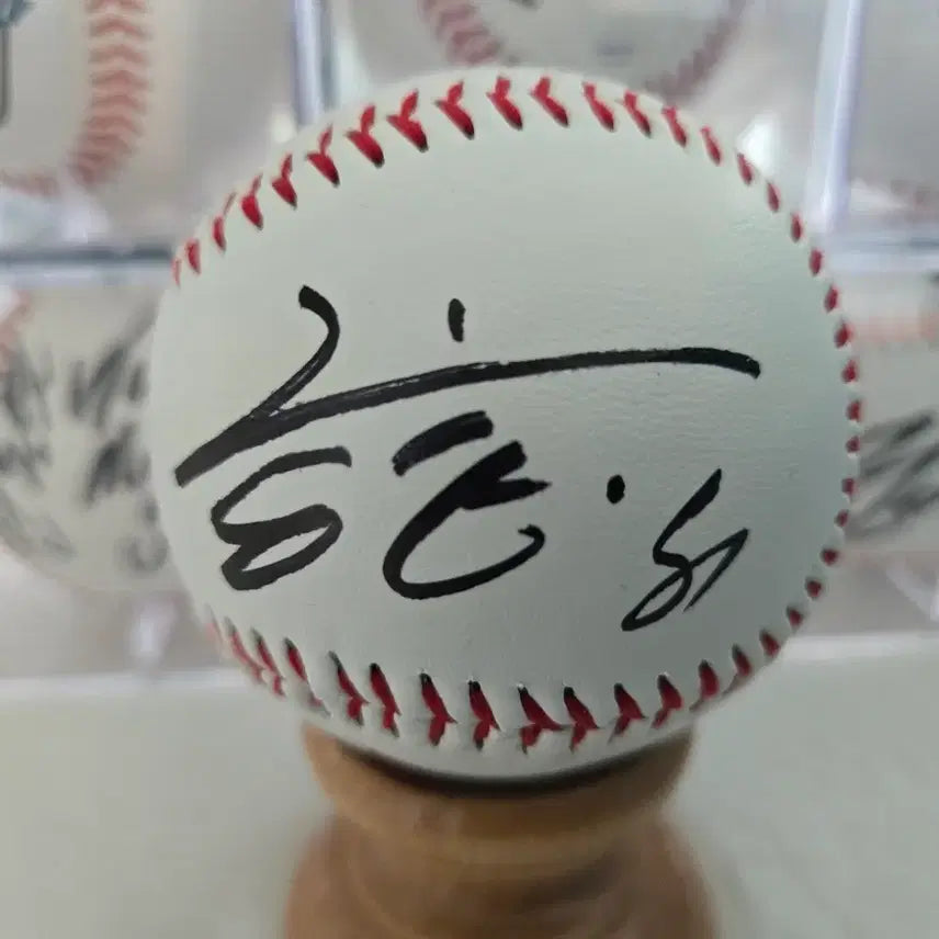 [BUNJANG] LG Twins Hong Chang-gi Autographed Baseball / 엘지트윈스   홍창기   선수님   싸인볼
