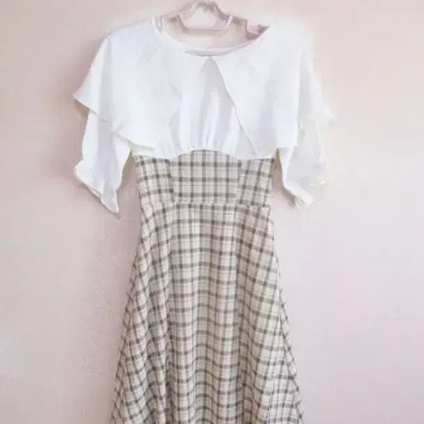 [BUNJANG] White Blouse / Beige Checkered Dress / 화이트 블라우스/ 베이지 체크 원피스