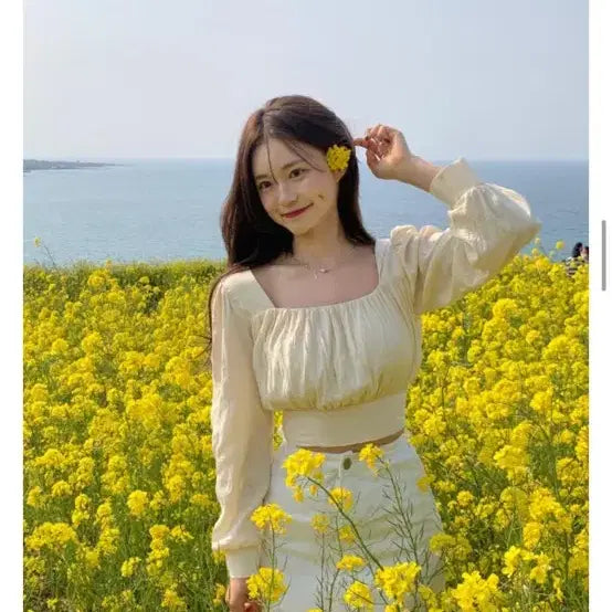 [BUNJANG] Dayrose Back Slit Blouse / 데이로제 뒷트임 블라우스