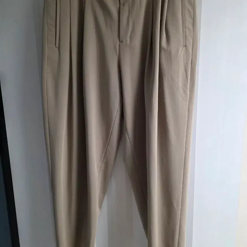 [BUNJANG] BEARNIED KID Banding Silhouette Slacks Mocha Beige / 비얼디드키드 밴딩 실루엣 모카베이지 팝니다