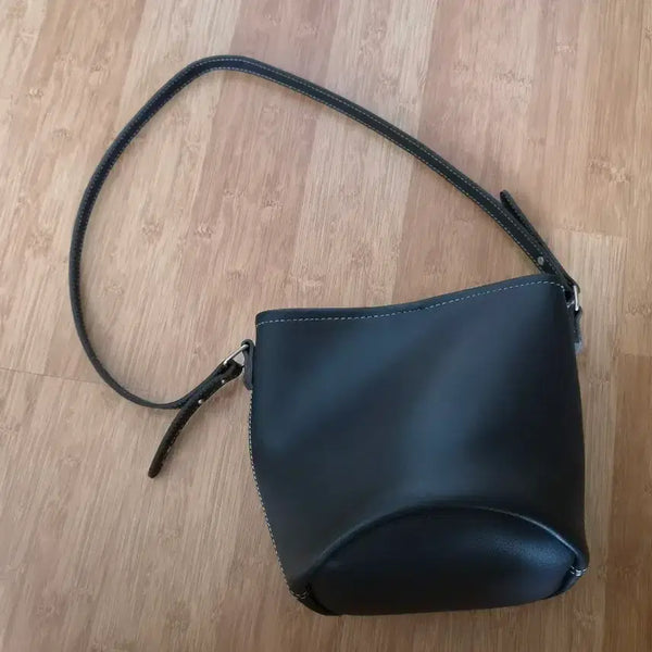 [BUNJANG] Black Stitch Bucket Bag / 블랙 스티치 버킷백