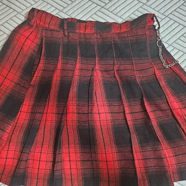 [BUNJANG] Red & Black Checkered Mini Skirt with Chain / 체크무늬 치마 체인 포함