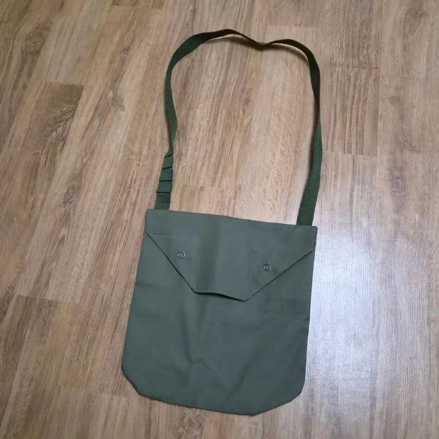 [BUNJANG] Engineered Garments Khaki Shoulder Bag / 엔지니어드가먼츠 카키 숄더백