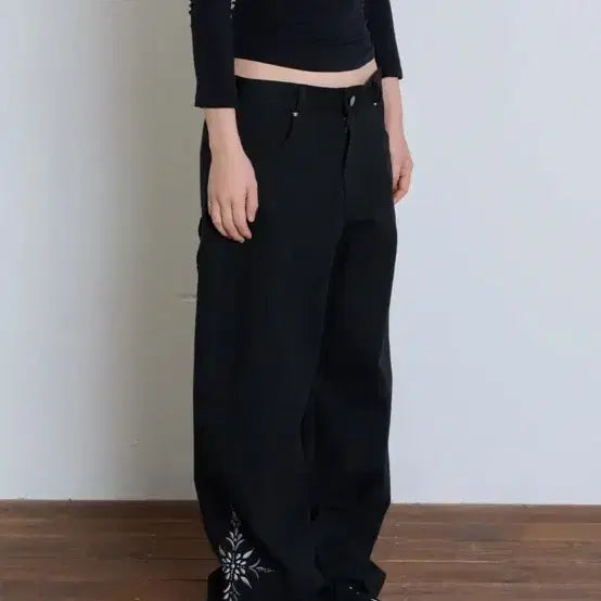 [BUNJANG] Itzavibe Low-Rise Flower Embroidery Pants / 잇자바이브 LOW-RISE FLOWER PANTS 팬츠 바지 빈티지