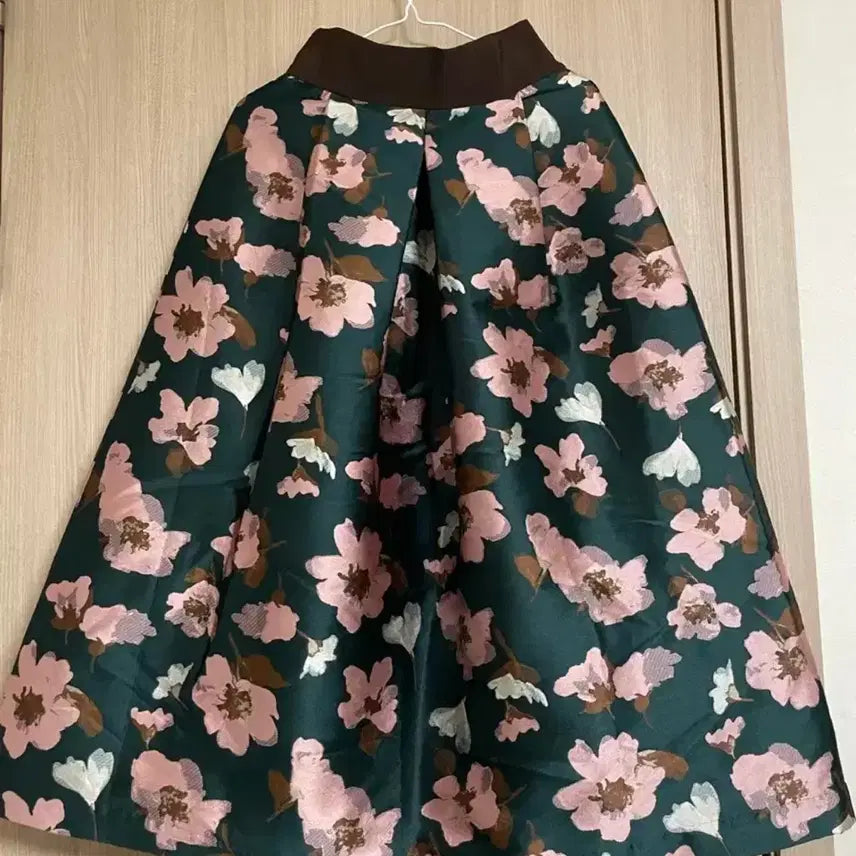 [BUNJANG] Siiho Lee Seoul Jacquard Skirt Flower Pattern Size S / 씨호린 서울 자카드 스커트 플라워 s