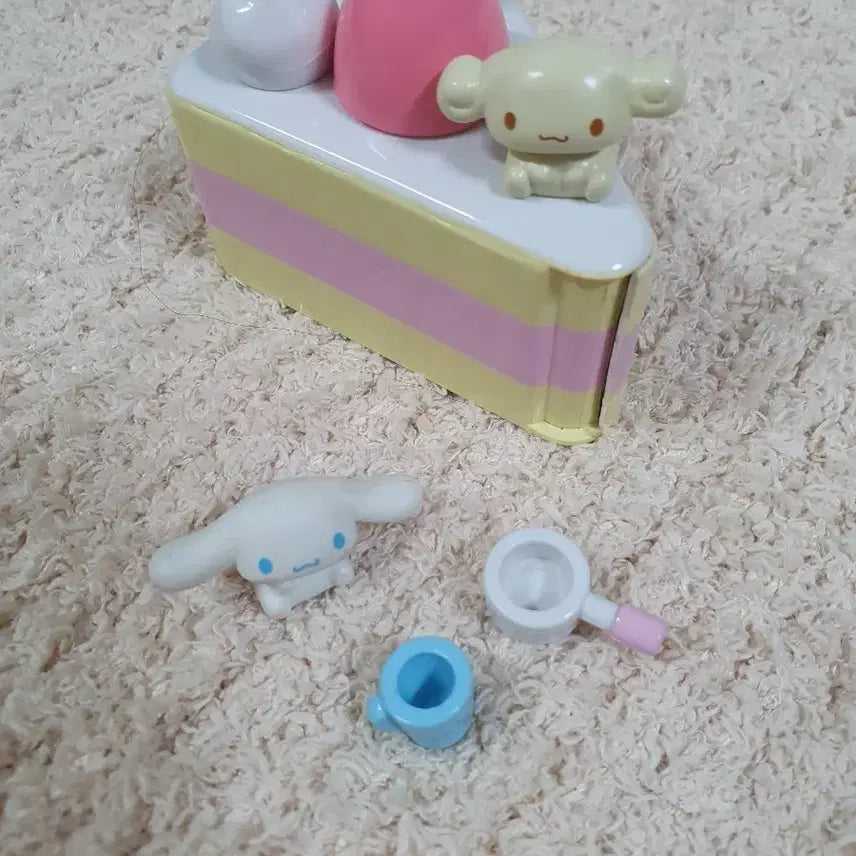 [BUNJANG] Sanrio Cinnamoroll Cake Polly Pocket Vintage Toy / 산리오 시나모롤 케이크 폴리포켓 고전완구