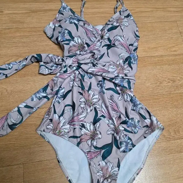 [BUNJANG] Floral Wrap Style Women's Swimsuit / 여성 수영복