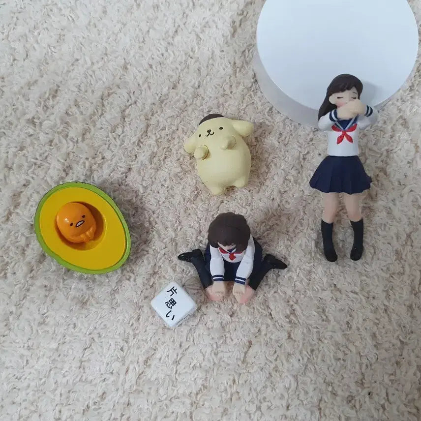 [BUNJANG] Gudetama & Pompurin 2-Piece Schoolgirl Gachapon Set / 구테타마 폼폼푸린 캡슐토이 여고생 2종 일괄 가챠