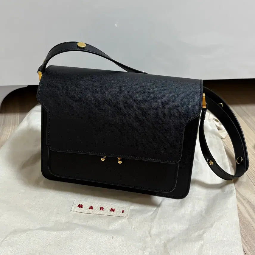 [BUNJANG] Marni Saffiano Trunk Bag Medium Black / 마르니 사피아노 트렁크백 미디움 블랙(금장버클 스크래치X)