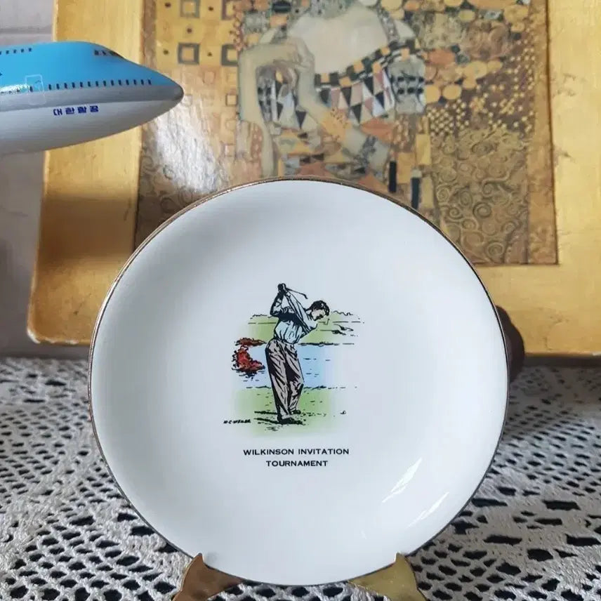 [BUNJANG] 1958 Delano Studio Hand-Colored Golf Plate with Artist Signature / 1958 빈티지 델라노 스튜디오 핸드컬러 골프 플레이트/ 예술가 사인/