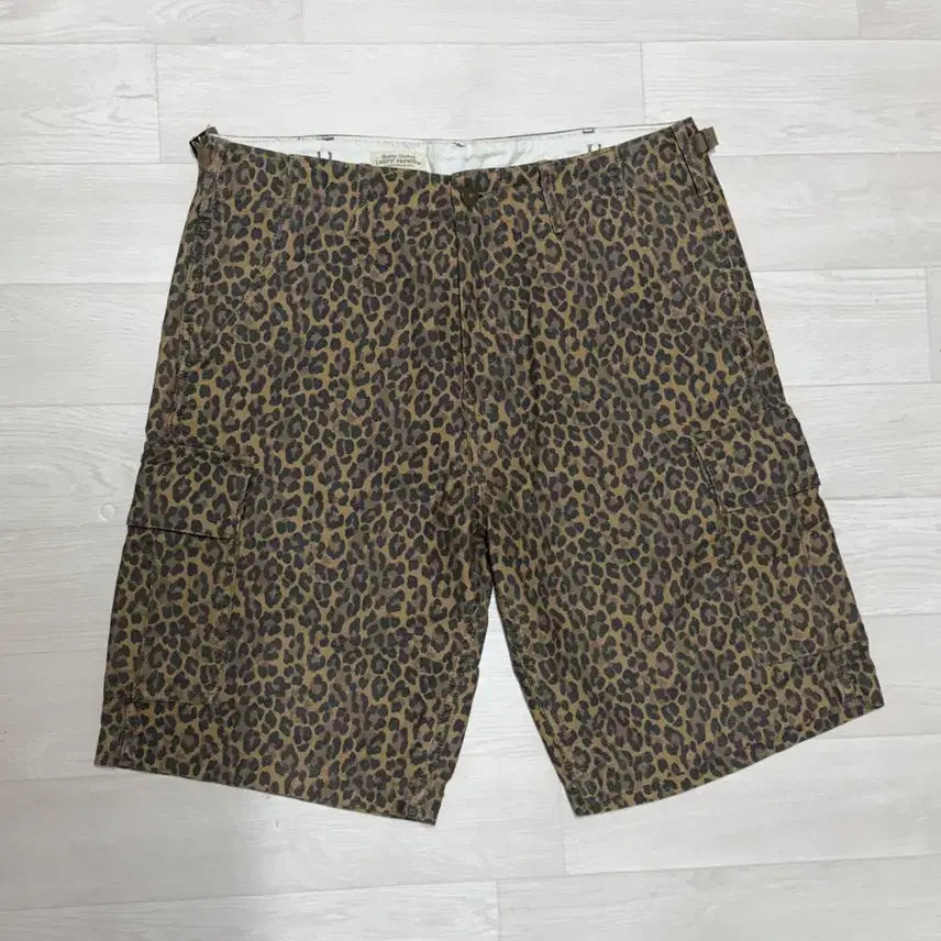 [BUNJANG] Levi's Leopard Print Shorts (W30/31-32) / 리바이스 레오파드 반바지