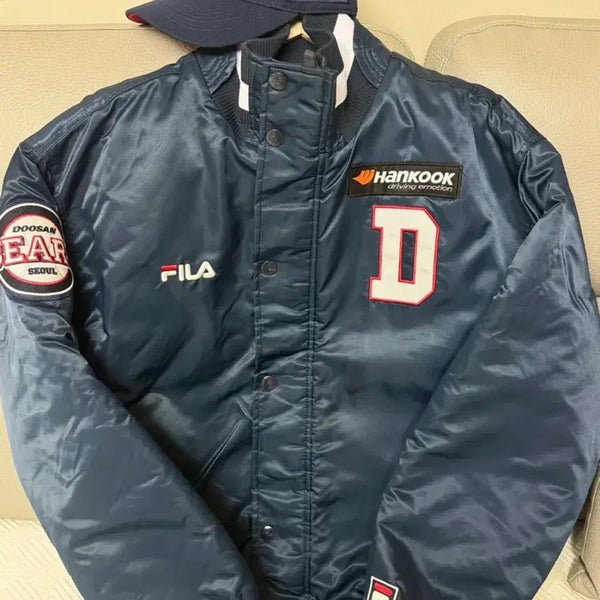 [BUNJANG] Doosan Bears 17 Season Player-Issued Winter Jumper + Cap / 17시즌 선수용 두산베어스 동계점퍼 + 모자
