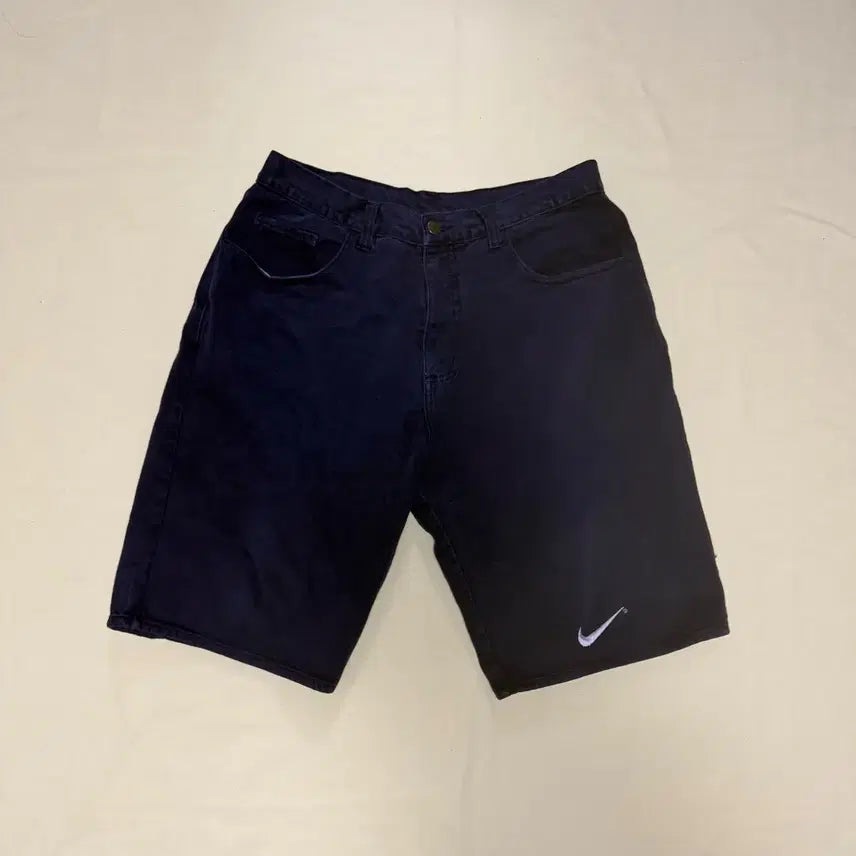 [BUNJANG] 90s Nike Swoosh by Nike Carpenter Navy Denim Shorts / 나이키 스우시 카펜더 네이비 데님 숏츠 반바지 90s usa
