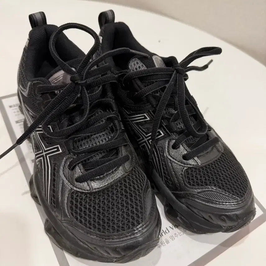 [BUNJANG] ASICS Gel-Quantum Kinetic Black Sneakers / 아식스 젤 퀀텀 키네틱 235