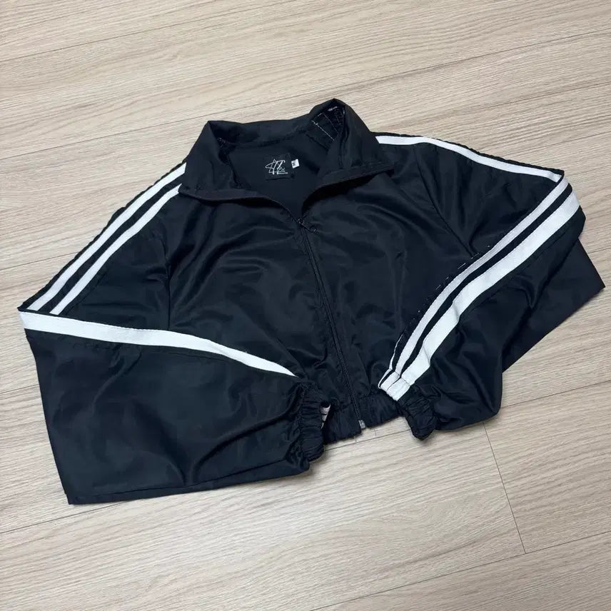 [BUNJANG] Cropped Three-Stripe Jersey / 크롭 삼선 져지