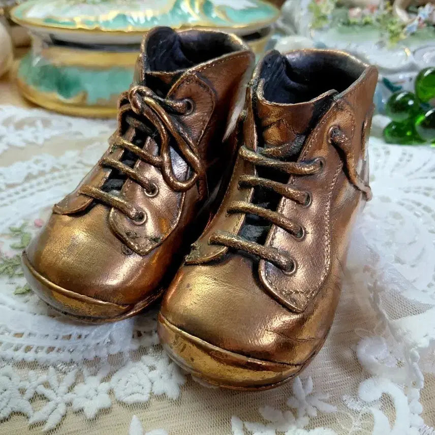 [BUNJANG] Rare 1940s Antique Bronze Baby Booties Pair - 'Babybotte' Inspired Memorial Object / Rare Antique)귀한 1940s 앤틱 브론즈 아기 신발오브제 한쌍