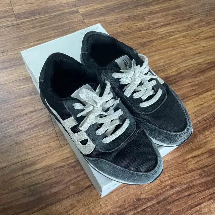 [BUNJANG] Hush Puppies Sneakers / 허쉬퍼피즈 스니커즈 운동화 235