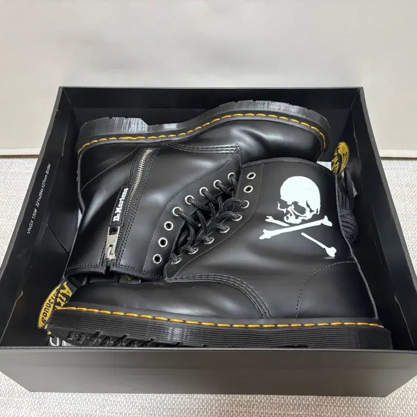 [BUNJANG] Dr. Martens x Mastermind 1460 Boots UK 8 / 270 / 닥터마틴 x 마스터마인드 1460 270 (UK8)