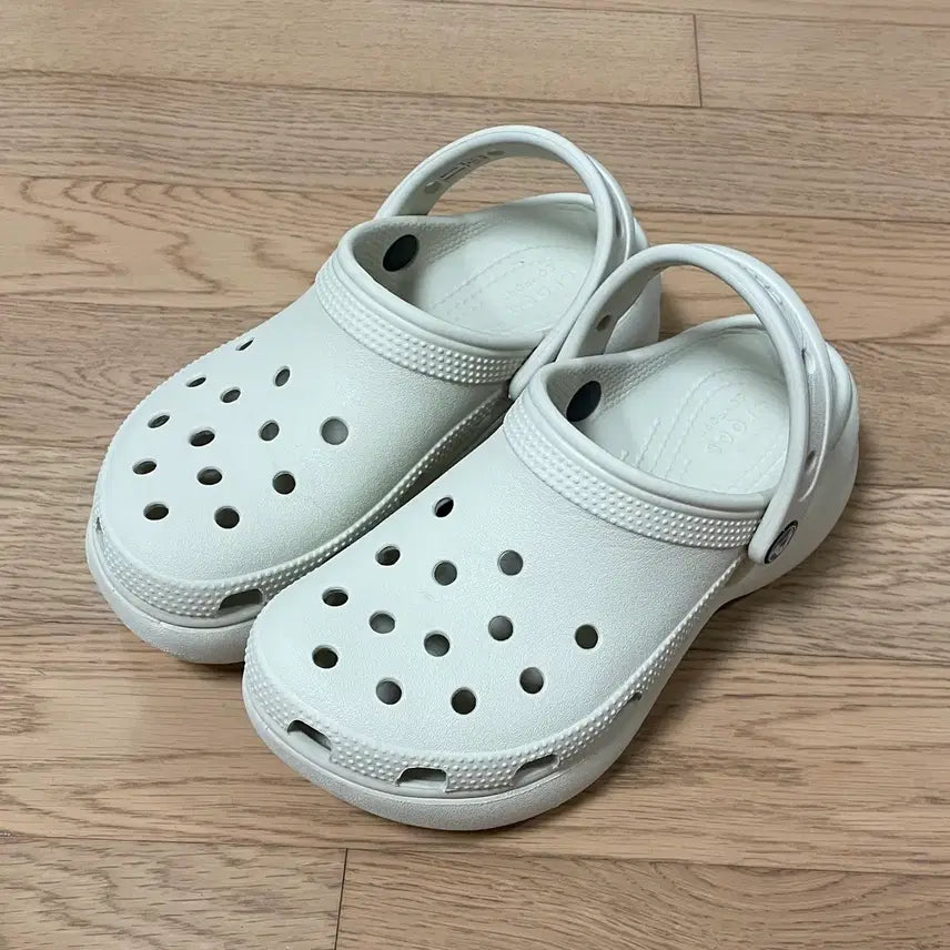[BUNJANG] Crocs Classic Platform Sandals Beige / w5(220) / 크록스 crocs 클래식 플랫폼 샌들 베이지