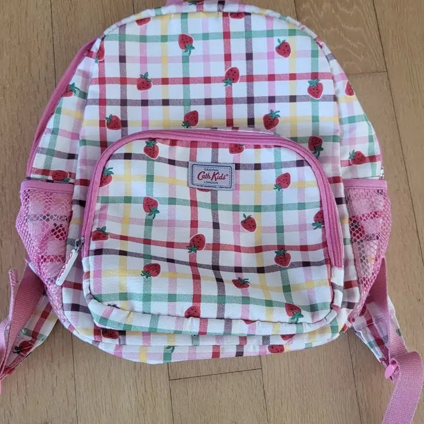[BUNJANG] Cath Kidston Strawberry Check Backpack / 캐스키드슨 백팩 딸기 체크 패턴