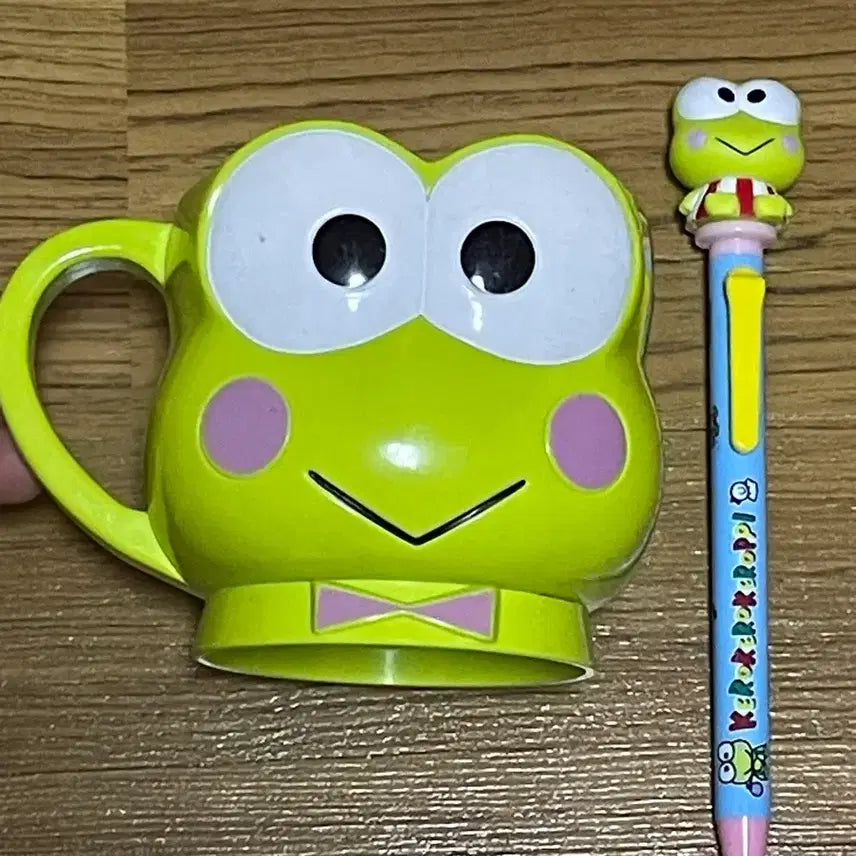 [BUNJANG] Sanrio Purloland Keropi Cup & Mascot Ballpoint Pen Bundle / 산리오 퓨로랜드 케로피 컵 볼펜 일괄