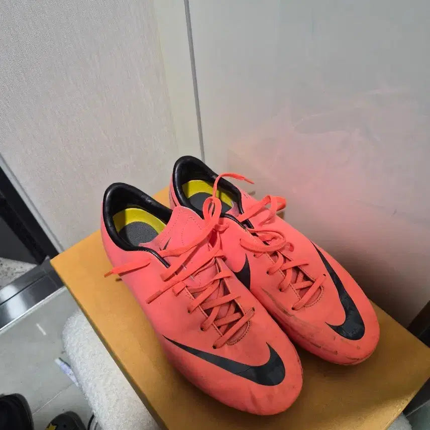 [BUNJANG] Nike Kids Mercurial Soccer Cleats Orange Size 240 / 나이키 키즈 240 머큐리얼 축구화 주황색