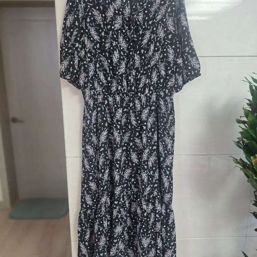 [BUNJANG] Lirri & Co. Black Floral Chiffon Pattern Long Dress (Size 66-77) / (1회착용)리리앤코 블랙 플라워  쉬폰 패턴 롱 원피스 66~77사이즈
