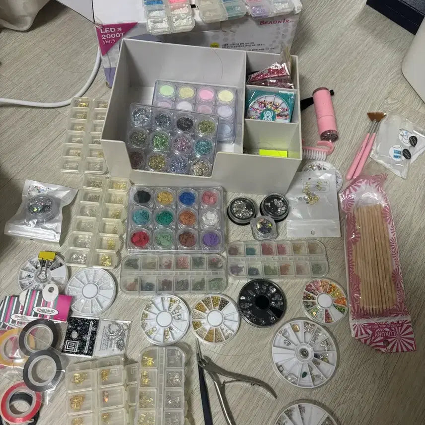 [BUNJANG] DIY Gel Nail Supplies Bundle (Gel Lamp, Charms, Nippers, Tools) / 셀프 젤네일 재료 일괄 (젤 램프, 파츠, 니퍼, 집게 도구 등)