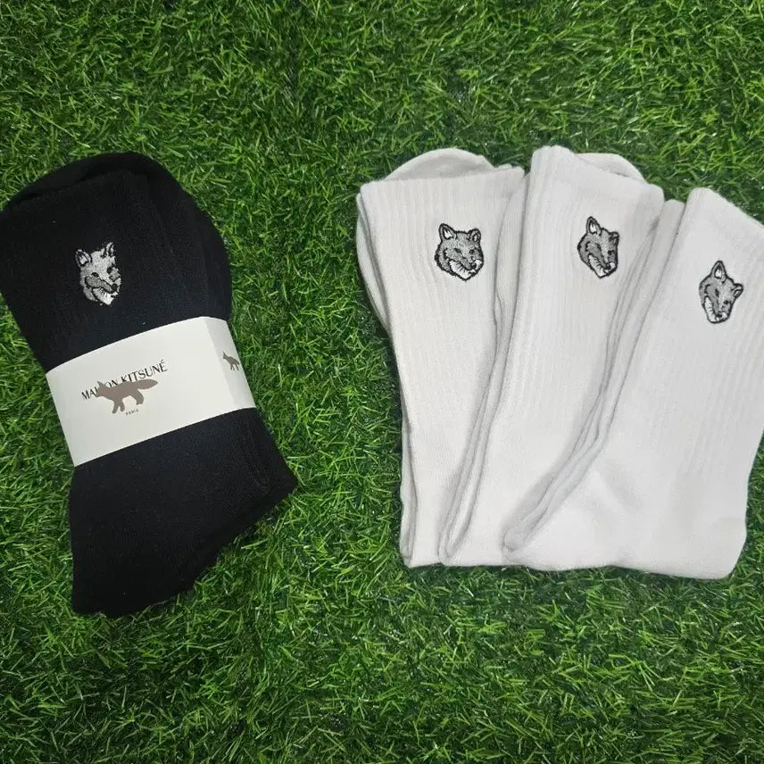 [BUNJANG] Maison Kitsuné Fox Embroidery Socks (Black/White) / 메종키츠네 폭스 자수 양말 블랙/화이트