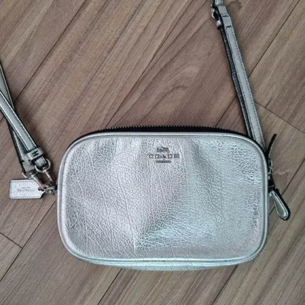 [BUNJANG] Coach Silver Crossbody Bag / 코치 실버 크로스백