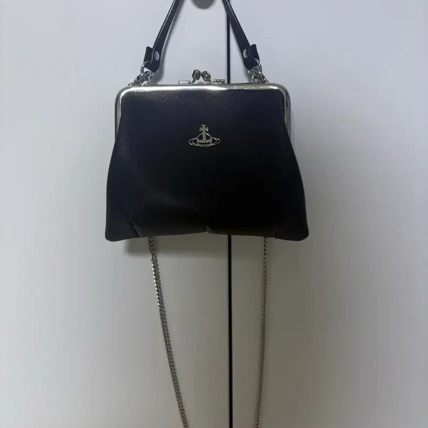 [BUNJANG] Vivienne Westwood Granny Frame Saffiano Leather Crossbody Bag / (정품) 비비안웨스트우드 그래니 프레임 사피아노 크로스백